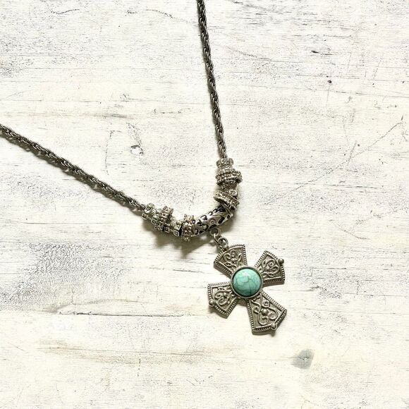 Silver tone cross Pendant necklace - Picture 5 of 12